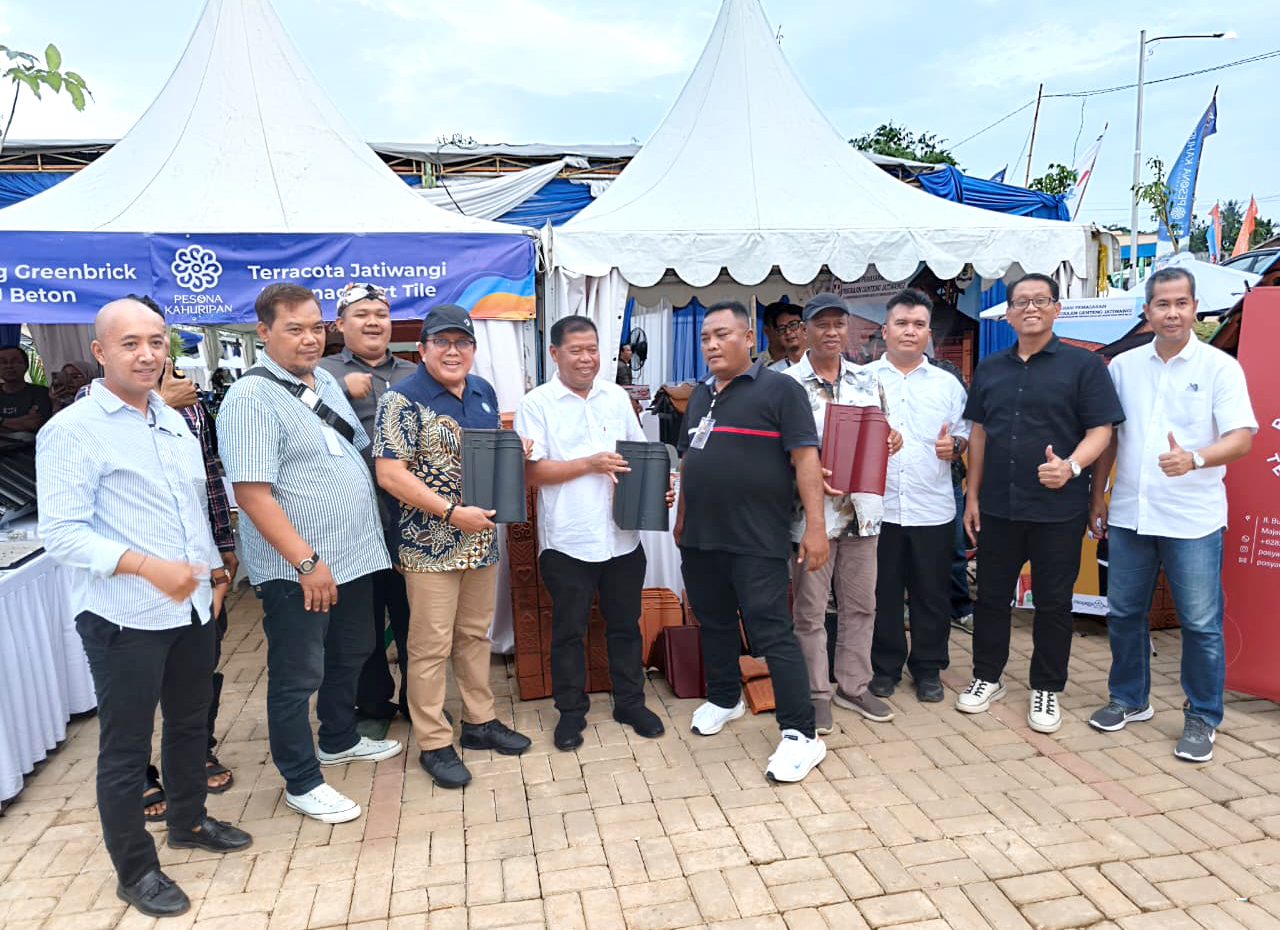 Menghadiri Lounching Program Gentengisasi oleh Pesona Kahuripan 12
